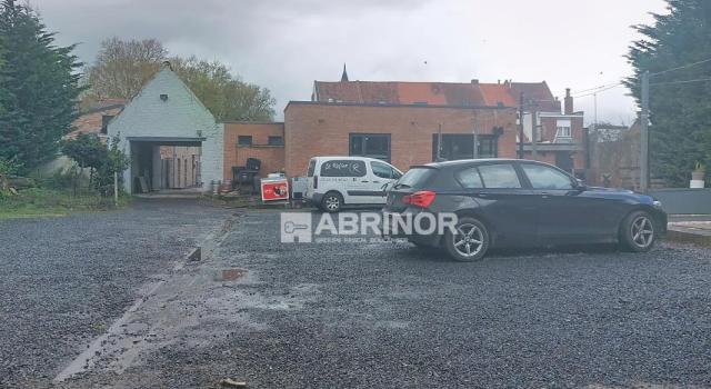 LOCAL COMMERCIAL de 384m² sur une parcelle de 2700m²