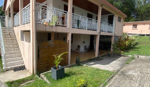 Local professinnel / Bureaux 85 m2, rénové