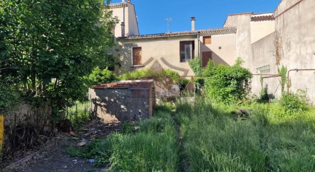 Maison de village à rénover avec terrain attenant