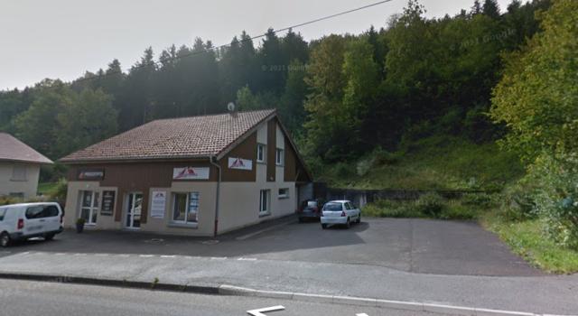 Local commercial Maiche 126 m2 - Grand Parking - Rue passante