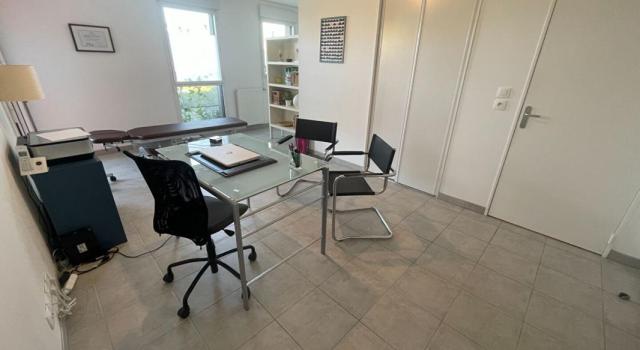 À LOUER - LOCAL PROFESSIONNEL -VEZIN-LE-COQUET