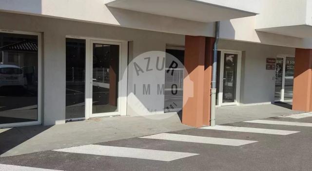 Local 95 m² aménagé avec stationnements
