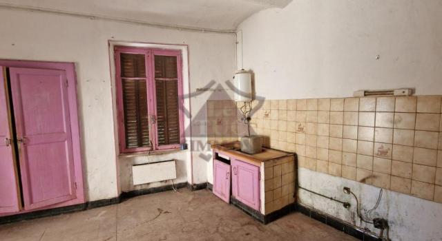 Maison de village à rénover avec terrain attenant