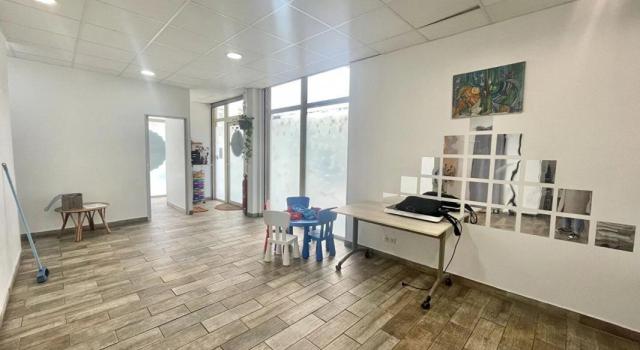 Local commercial Antibes 78 M2 + 2 Places de Parking en SS-2