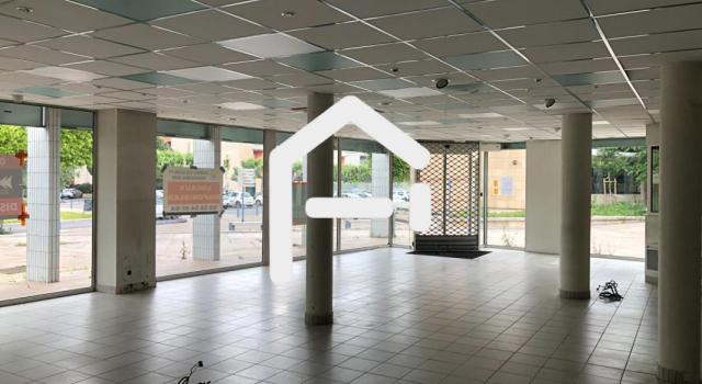 LOCAL COMMERCIAL TYPE BUREAUX