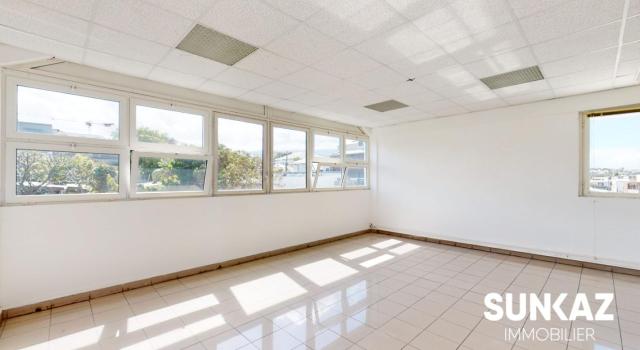 Local commercial Saint Pierre 345m2