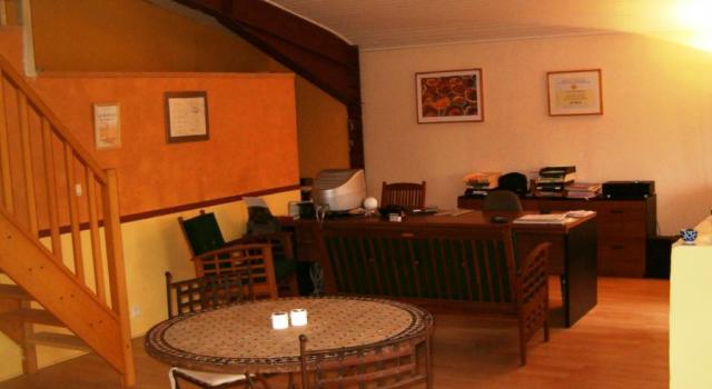 77 Ozoir La ferrière Bureau à vendre dans quartier commerçant