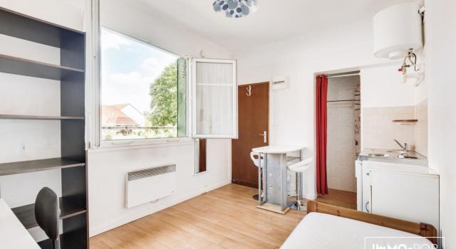 Maison divisée en 4 studios, sur terrain de 249m² avec jardin à Vitry-sur-Seine (limite VILLEJUIF)
