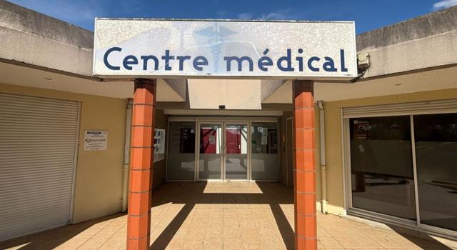 LOCAL PROFESSIONNEL DE 40 M²  ENVIRON  DANS UN CENTRE MÉDICAL