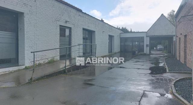 LOCAL COMMERCIAL de 384m² sur une parcelle de 2700m²