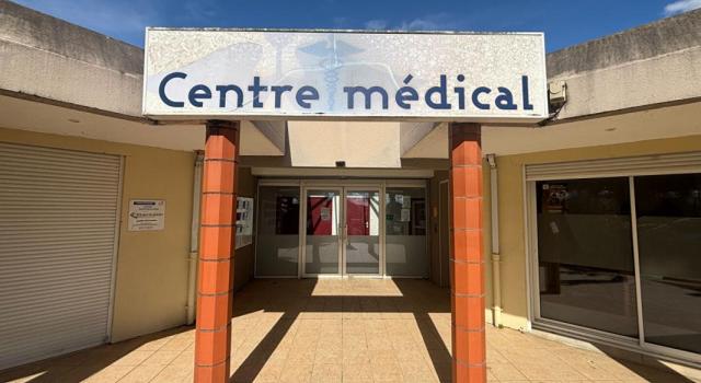 LOCAL PROFESSIONNEL DE 40 M²  ENVIRON  DANS UN CENTRE MÉDICAL