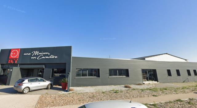 Bâtiment de Bureaux 655 m² (loué) – 19 parkings privatifs – Zone Commerciale Ingré