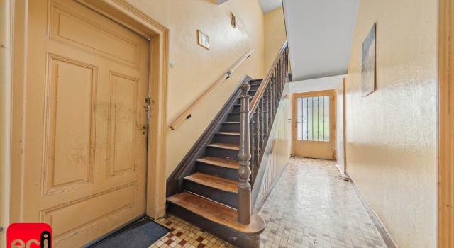 ALGRANGE : Immeuble 225m² à rénover + 3 garage