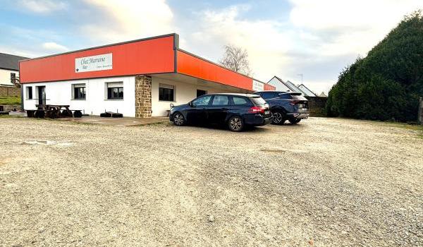 Aux portes de Vannes – Bâtiment Commercial récent divisible 470 m²