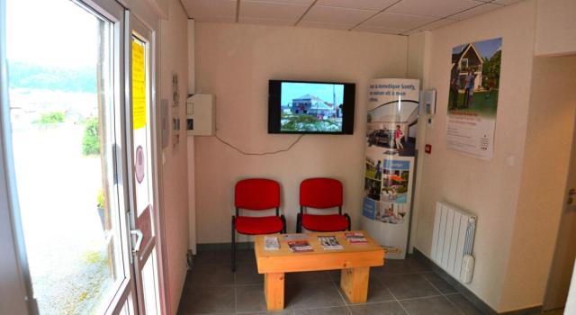 Local commercial Maiche 126 m2 - Grand Parking - Rue passante