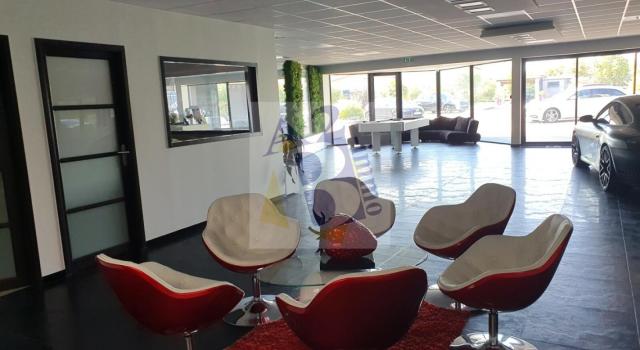 Angoulême, ensemble immobilier à usage professionnel 2000m²