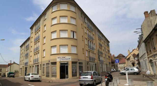 Murs commerciaux de 46 m² en rez-de-chaussée de plain-pied dans quartier en pleine rénovation
