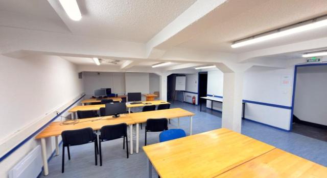 Commerces 8 pièces / 320 m² / 265 000 EUR / ALBI