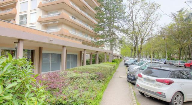 Dijon Montmuzard Local Commercial et Parking Privatif