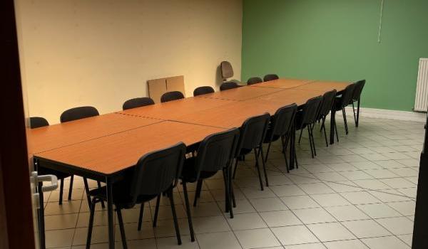 LOOS 10MN CHR  ensemble de bureaux+ grand hangard sur rue