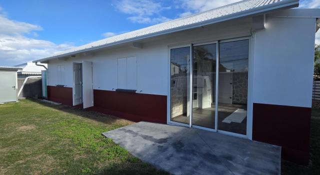 BOIS D'OLIVES – LOCAL 102 m² SUR 520 m² TERRAIN – IDÉAL CABINET MÉDICAL OU PROFESSIONS LIBÉRALES – PARKINGS PRIVATIFS