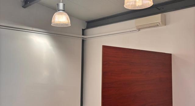 •	Local de 42 m² pour profession médicale