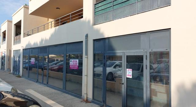 LOCAL PROFESSIONNEL OU COMMERCIAL - MONTEUX (84)