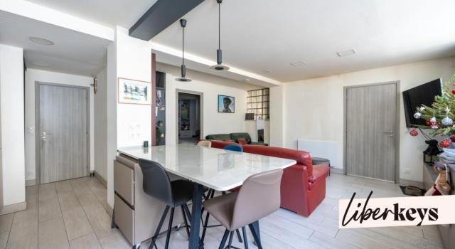 Local commercial 220 m² avec garage, dépôt et visibilité maximale – D136