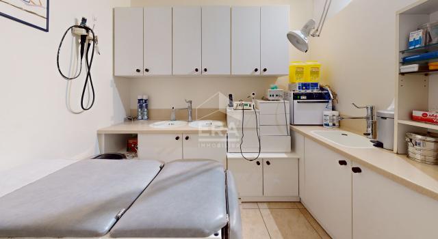 3 cabinets 76 m2 avec 2 salles d'attente
