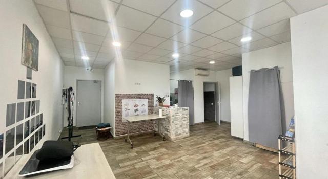 Local commercial Antibes 78 M2 + 2 Places de Parking en SS-2