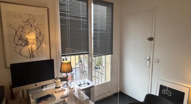 Loue bureau plein temps dans cabinet partagé - plein centre Versailless