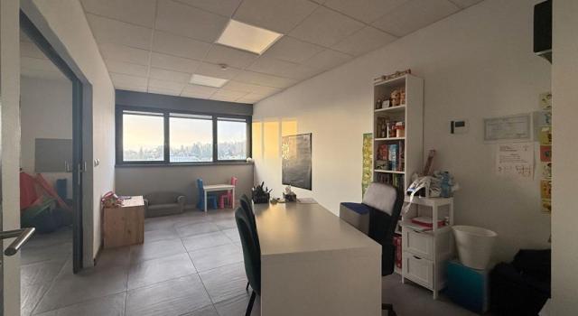 Rentabilité 12,6 % - Locaux d'activité à Montbeliard 220 m2