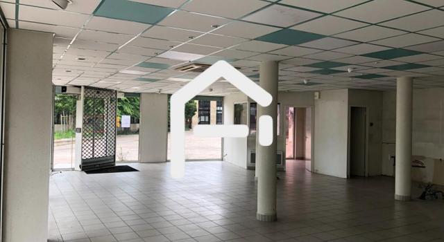 LOCAL COMMERCIAL TYPE BUREAUX